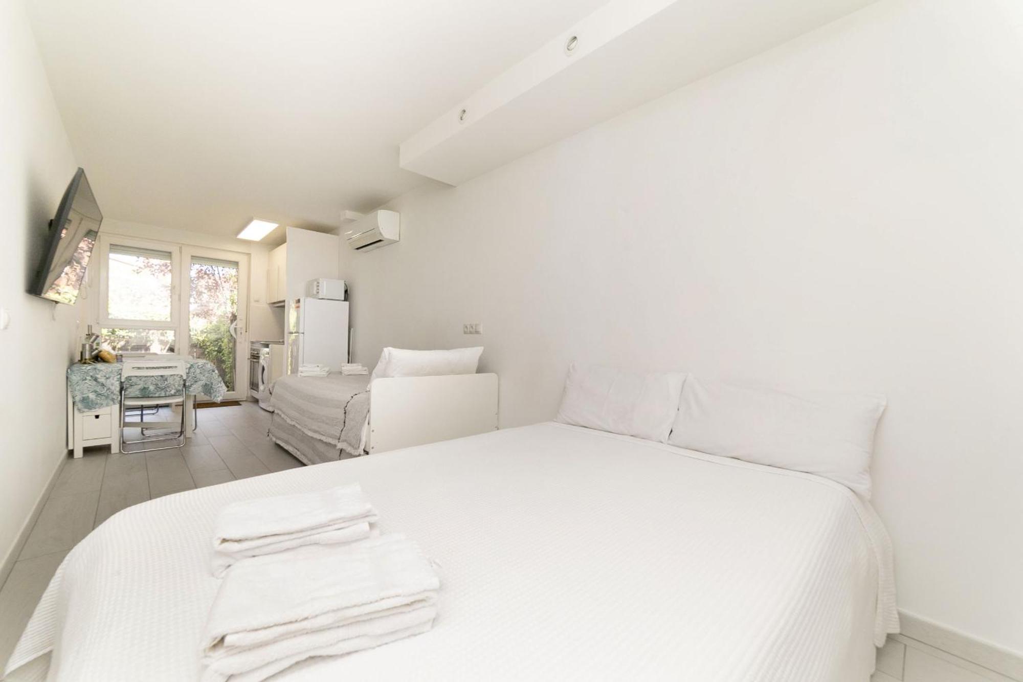 Apartment Con Jardin Privado *